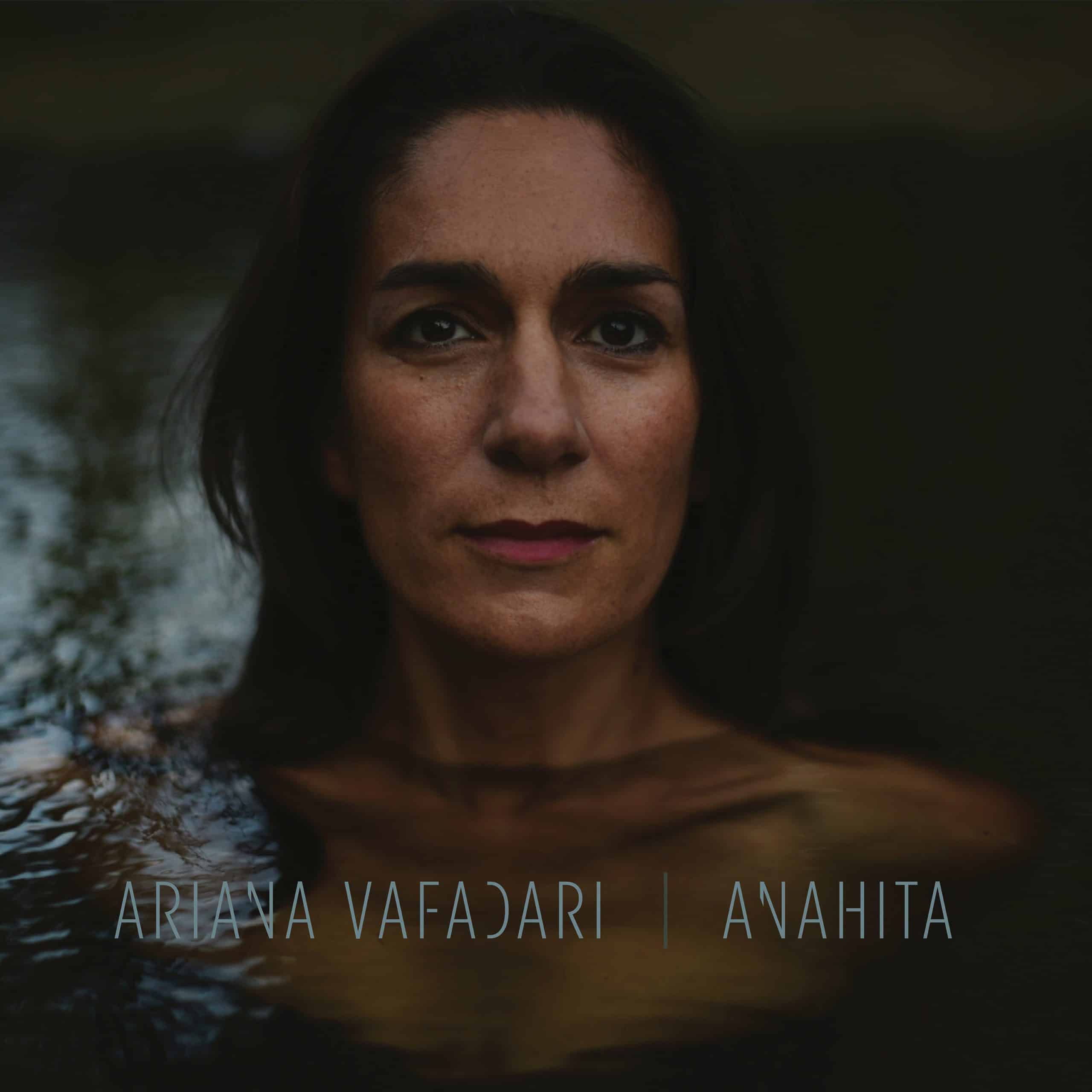 Ariana Vafadari, une chanteuse à la voix d’ange, présente son nouvel album Anahita (Quart de lune)