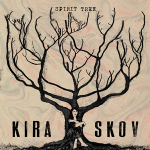 La chanteuse danoise Kira Skov sort un nouvel album tout en délicatesse intitulé Spirit Tree le 14 mai 2021 chez Stunt Records