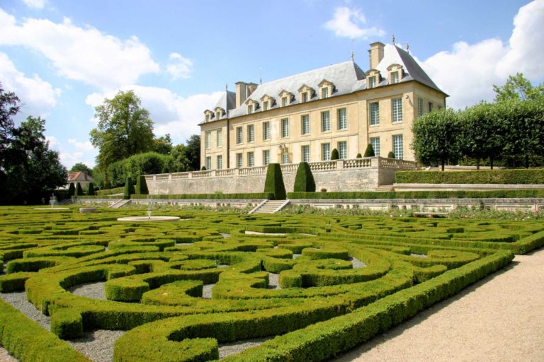 Le Château d’Auvers-sur-Oise mélange avec bonheur peinture impressionniste et art contemporain avec l’exposition Battre la mesure du ciel de Tony Soulié
