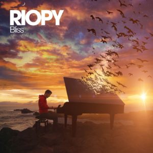 Interview du pianiste français Riopy qui dévoile son nouvel album Bliss le 2 juillet chez Warner Music