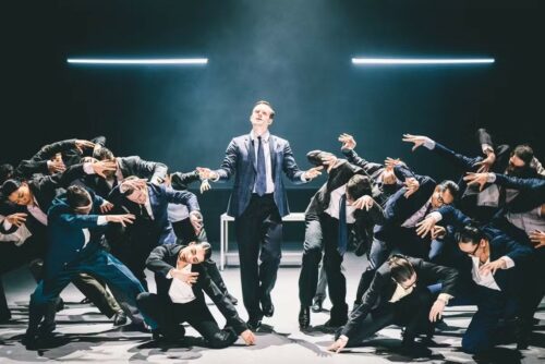 « Figures in Extinction » : le choc crépusculaire de Crystal Pite et Simon McBurney