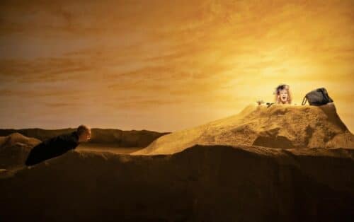 "Oh les beaux jours" – élégie pour une femme qui parle encore dans la lumière