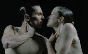 Rester debout : l’art discret de Sharon Eyal