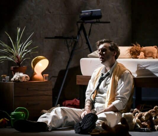 Au Théâtre des Champs-Elysées, une “Damnation de Faust” en demi-teinte