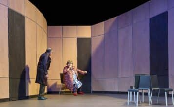 « Dans le couloir » : rester là, parler, pour ne pas tomber, pas encore