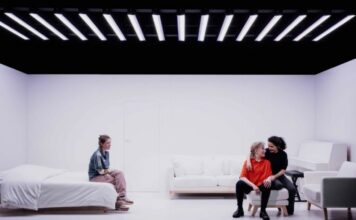 A notre place : une chambre d’échos en résonance sensible et incertaine