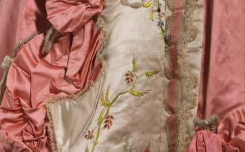 Au musée Galliera : la mode réinvente le siècle des Lumières