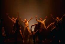 Huit corps pour une seule nuit intérieure