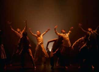 Huit corps pour une seule nuit intérieure