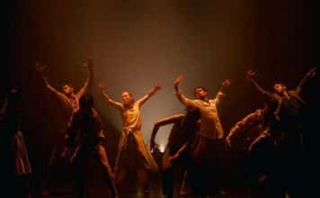 Huit corps pour une seule nuit intérieure