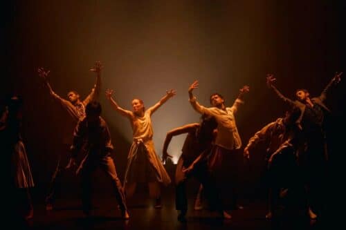 Huit corps pour une seule nuit intérieure