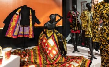 Gianni Versace Rétrospective : la mode comme territoire fusionnel