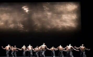 "Vibrations" : l'art de faire monde à l'opéra Garnier