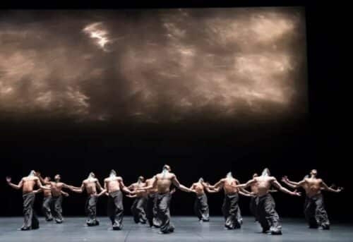 "Vibrations" : l'art de faire monde à l'opéra Garnier
