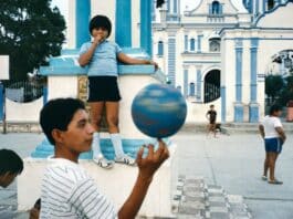 Alex Webb : la jeunesse en pleine lumière