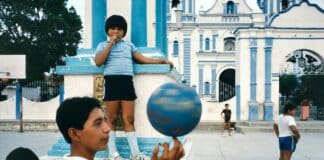 Alex Webb : la jeunesse en pleine lumière