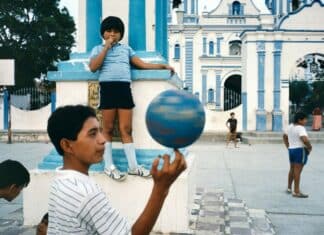 Alex Webb : la jeunesse en pleine lumière