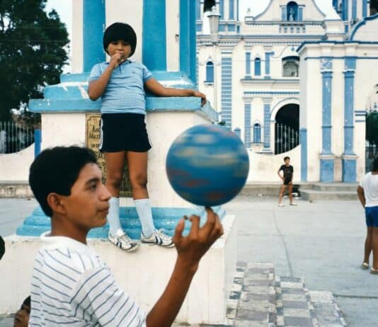 Alex Webb : la jeunesse en pleine lumière