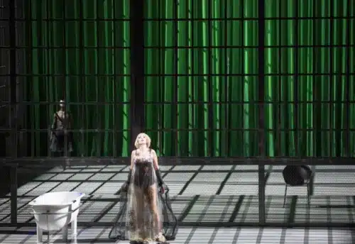 Hamlet, les fantômes ne meurent jamais