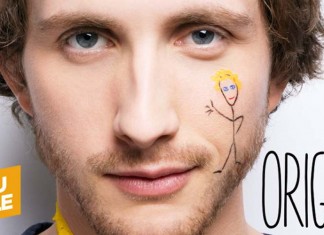 Baptiste Lecaplain dans Origines au Théâtre du Petit Montparnasse Baptiste Lecaplain