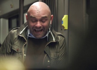 Vidéo : il communique son rire à toute une rame de métro Vidéo : il communique son rire à toute une rame de métro